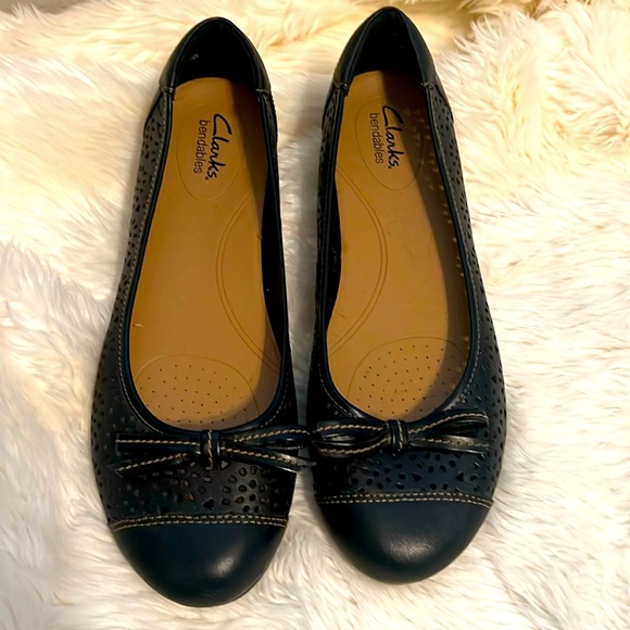 Clarks Bendables Black Poem Journal perforated Leather Comfort Ballet Flats - Picture 1 of 5